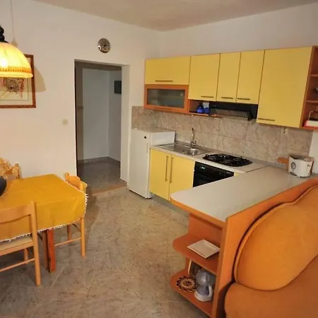 Apartment Dakrijus *