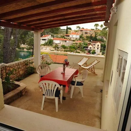 Dakrijus Apartment Lozisce