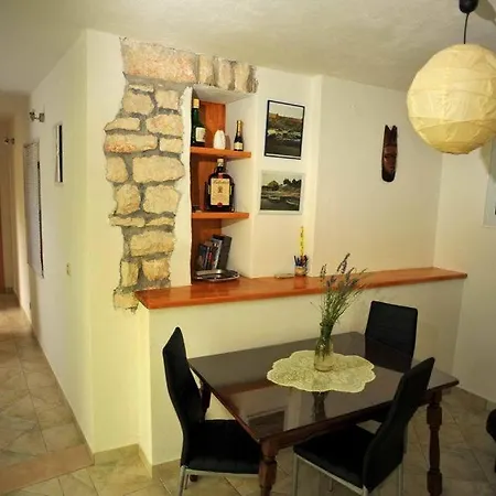 Dakrijus Apartment