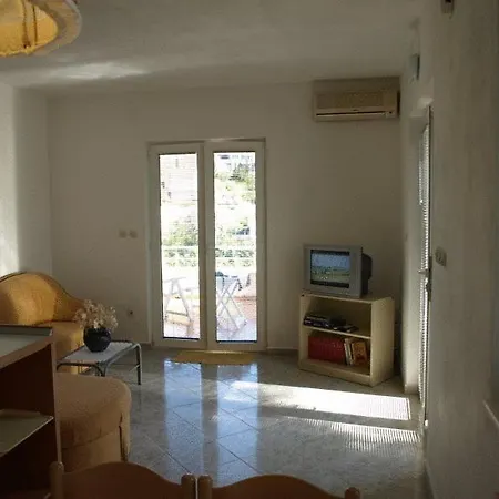 Dakrijus Apartment Lozisce