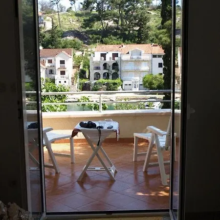 Apartment Dakrijus Lozisce