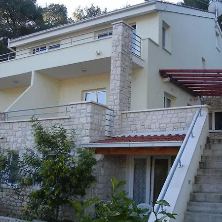 Dakrijus Apartment