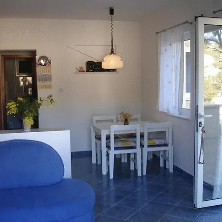 Dakrijus Apartment Lozisce